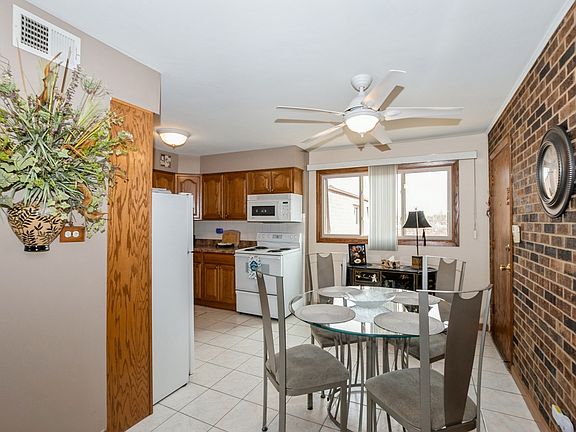 5th image of 11103 S Saint Louis Ave Unit 303