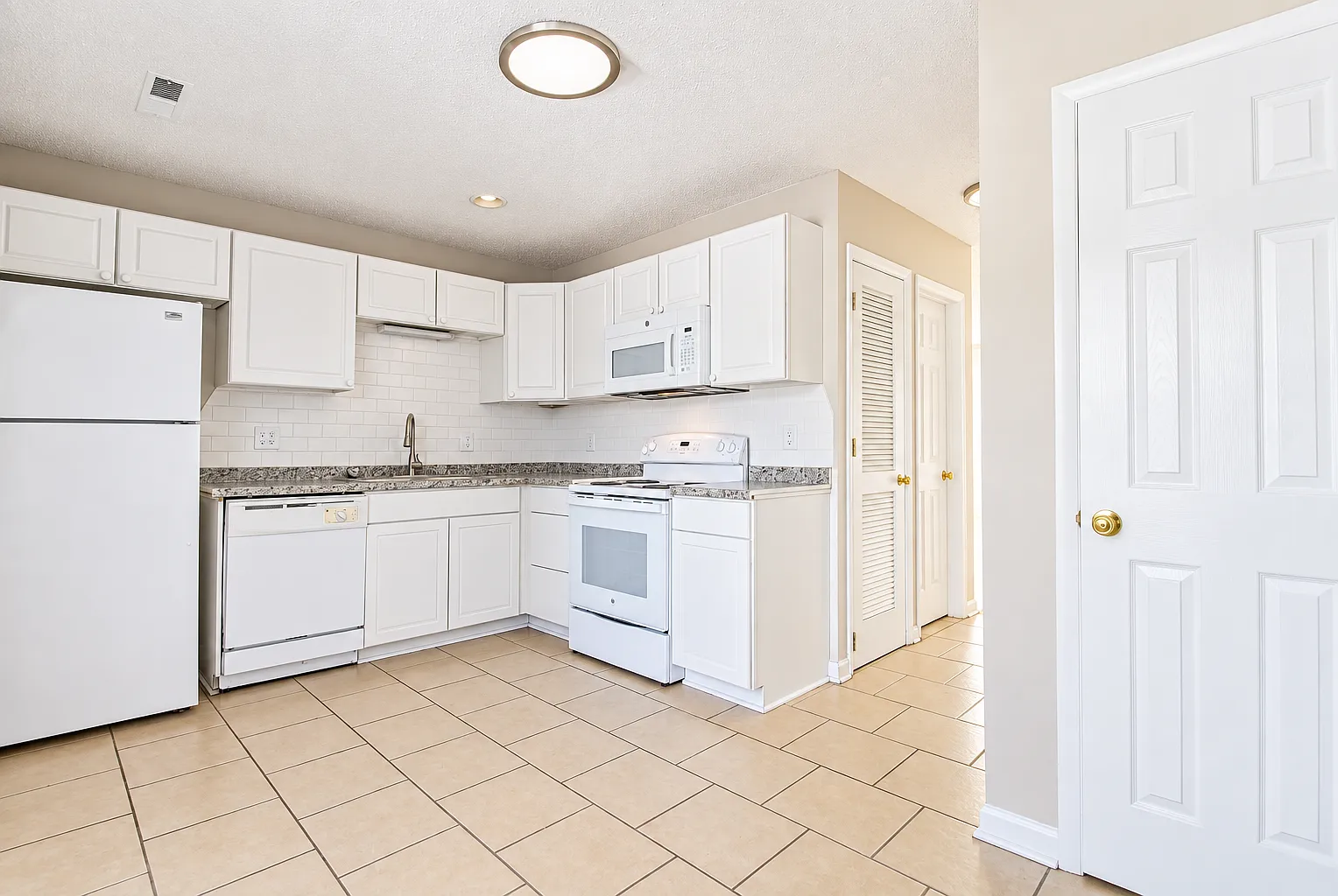 2 bed, 1.5 bath, 1003 sqft, $1,875 — Photo 3