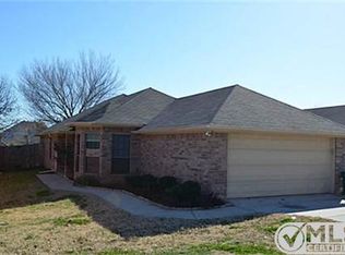 724 Harbour Town Dr, Lake Dallas, TX 75065