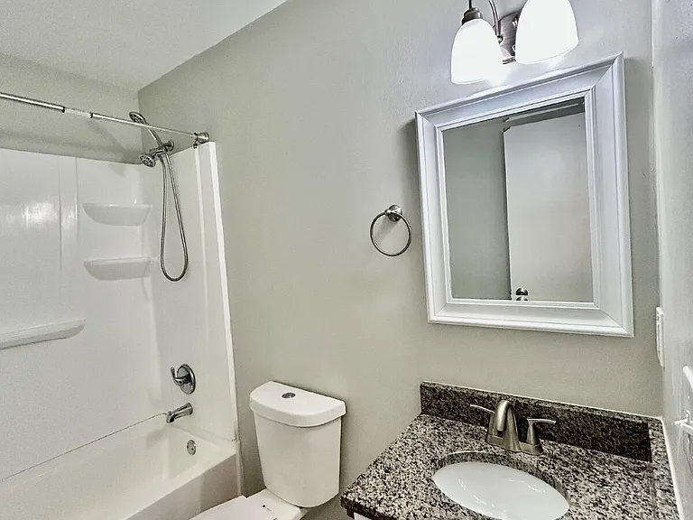 208 Woodcreek Dr #B-8 — Photo 6