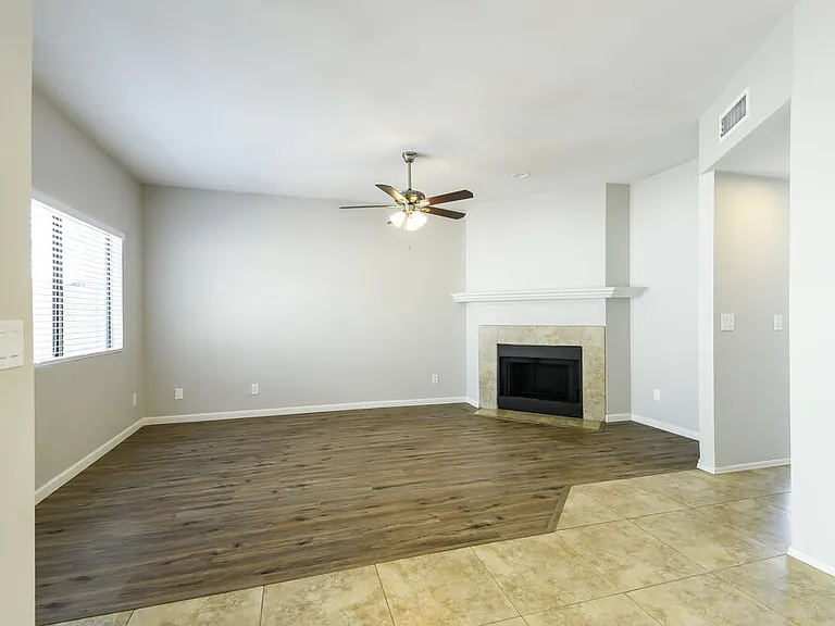 2028 W Columbine Dr — Photo 8