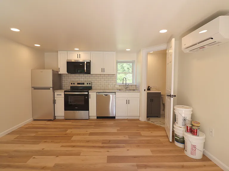 293 E Main St #4 — Photo 6