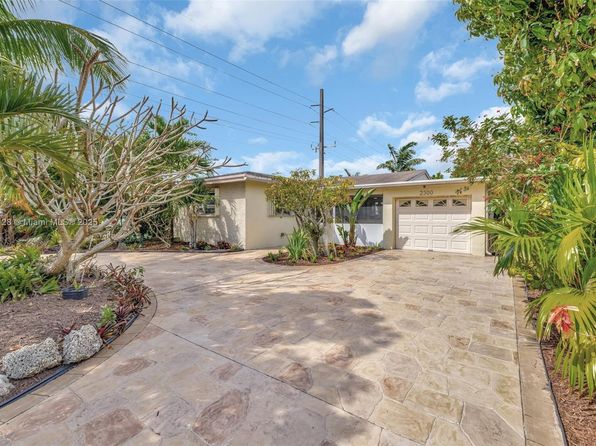 2300 N 57th Way, Hollywood, FL 33021