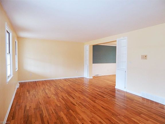 3rd image of 3436 Forest Lake Dr