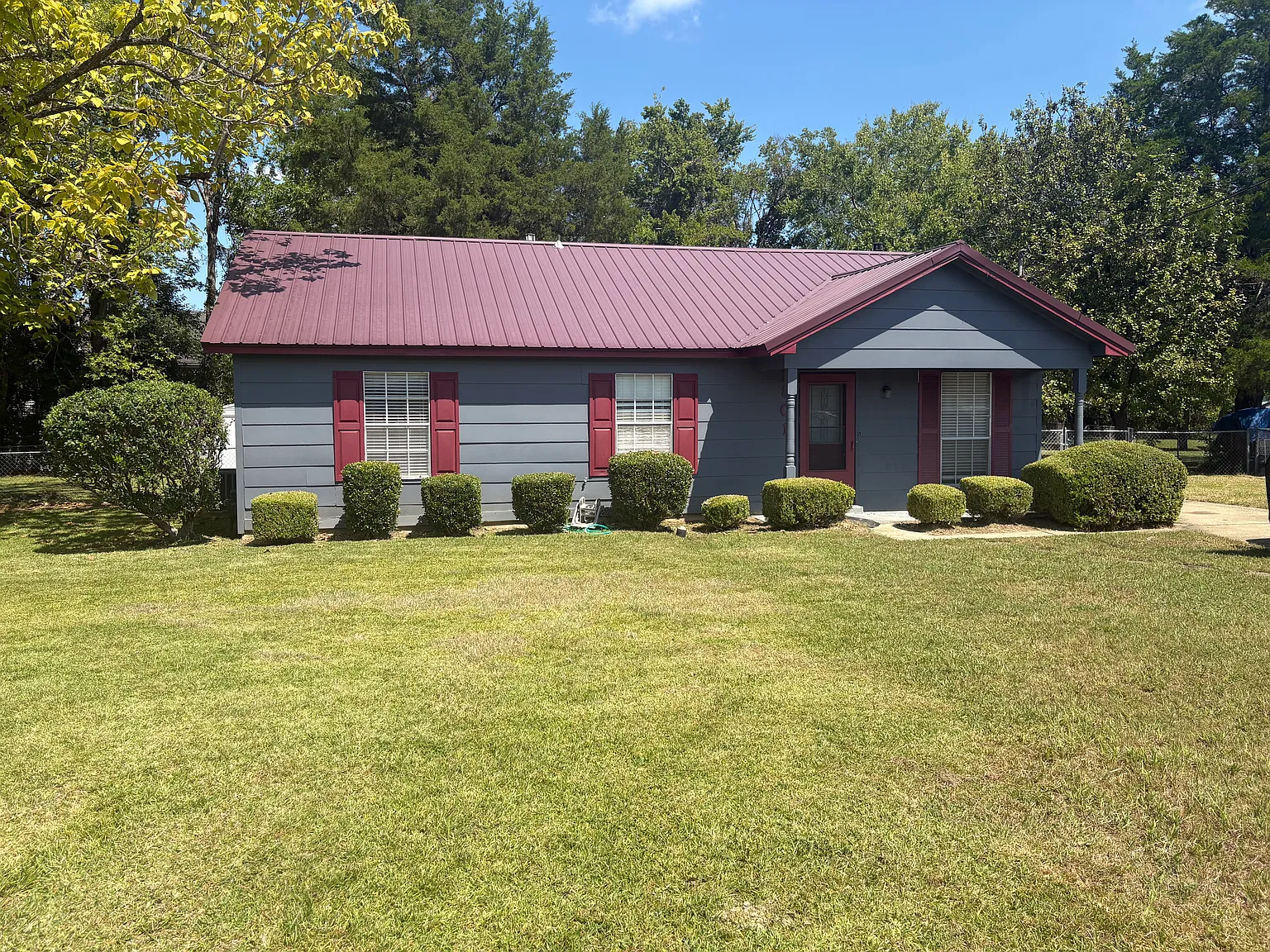 3 bed, 1075 sqft, $1,550 — Photo 1