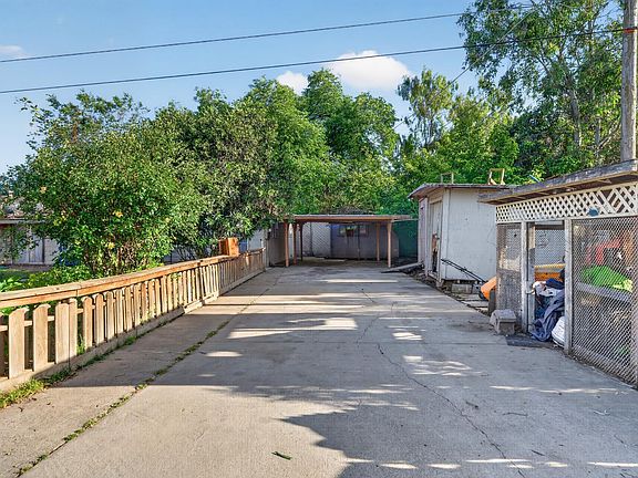 4th image of 8233 Short Rd