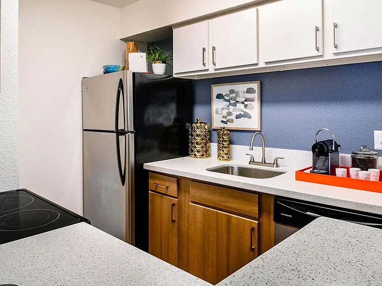 The Daphne Apartments — Photo 7