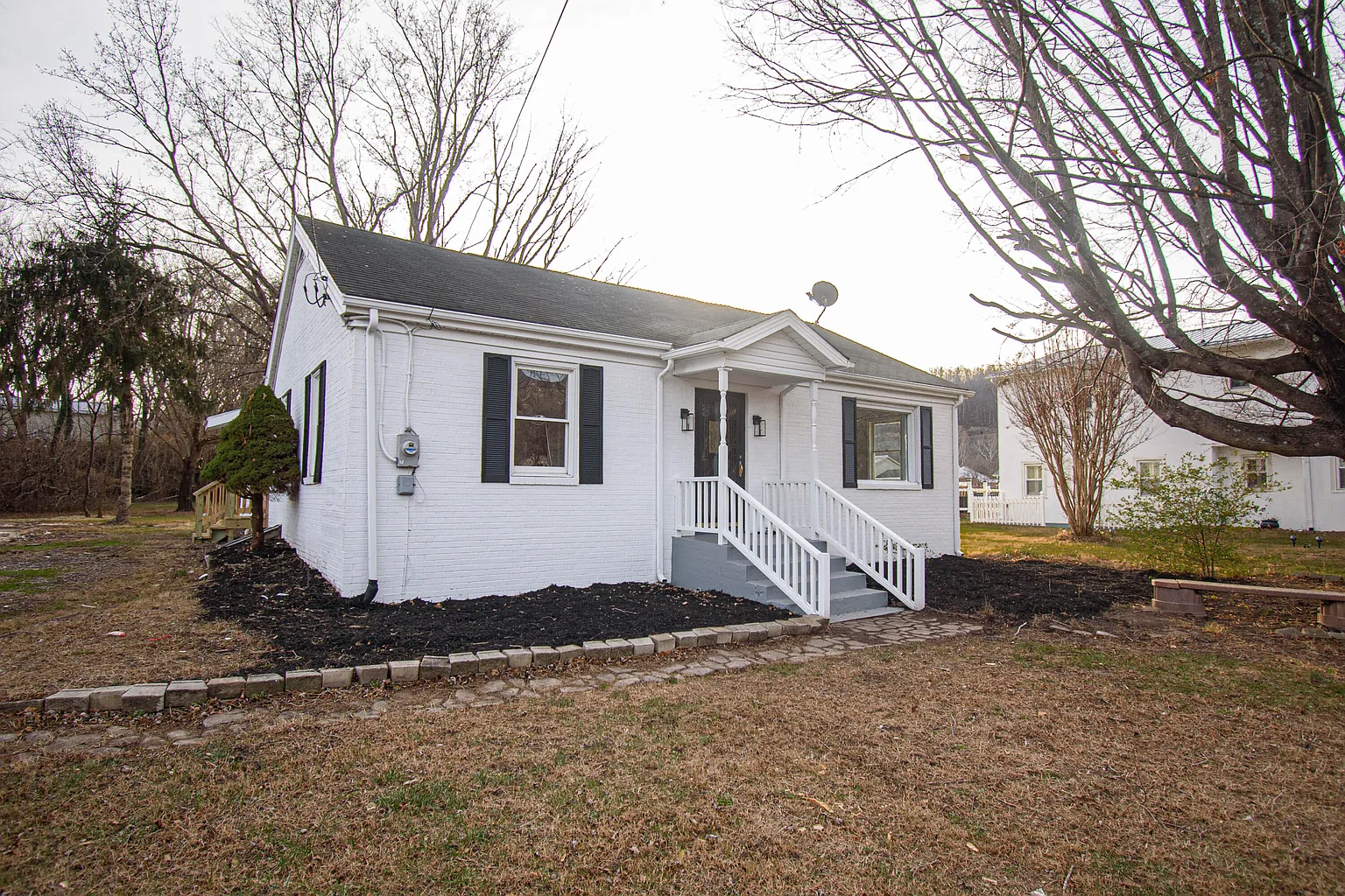 5291 Lafayette Rd photo 1