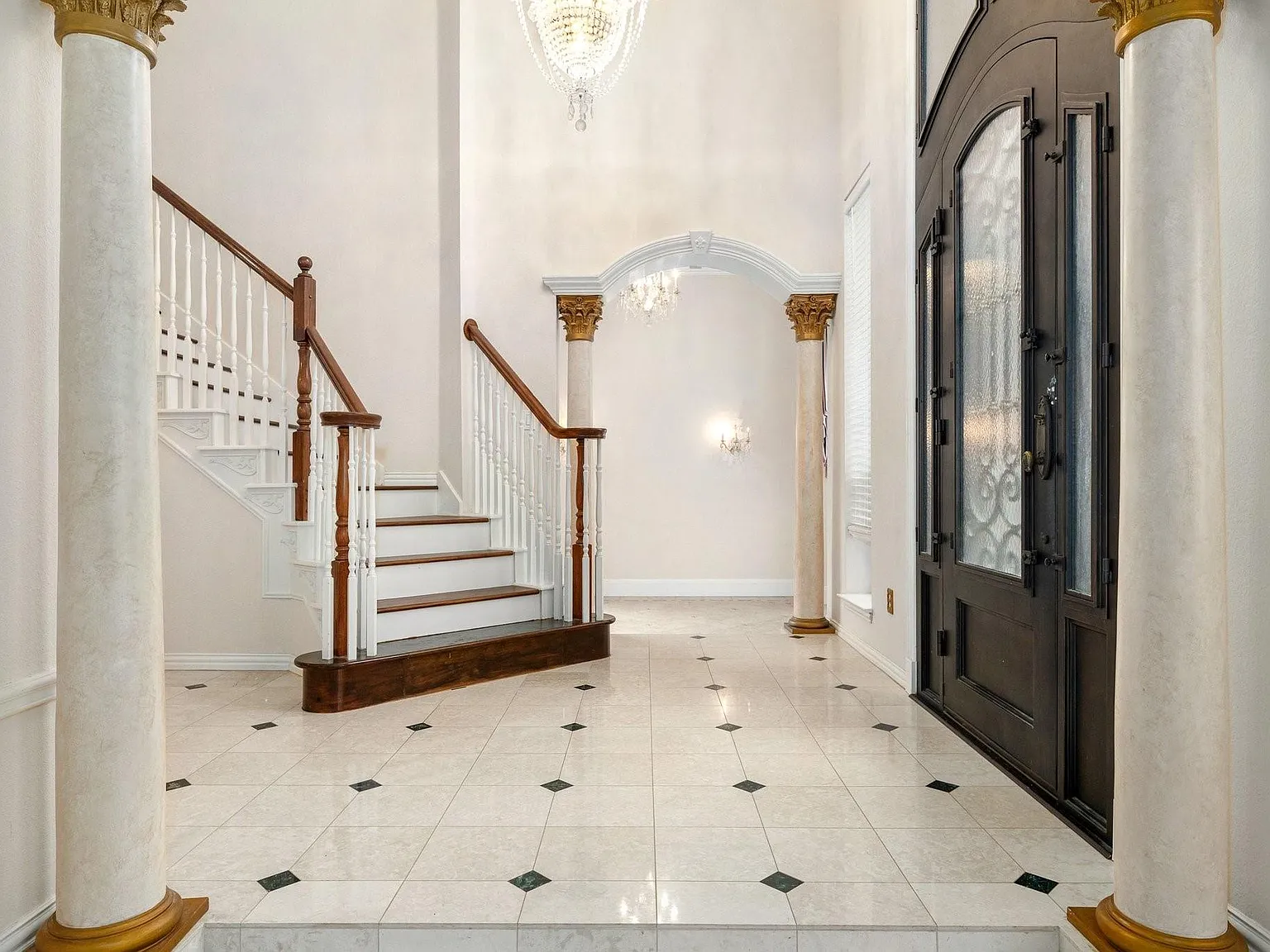 3 bed, 2.5 bath, 2732 sqft, $3,300 — Photo 3