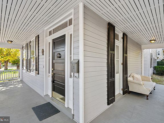 5th image of 209 N Washington St