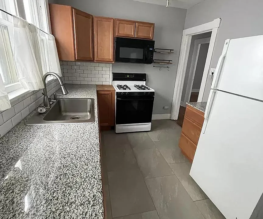 113 Woodlawn Ave #1