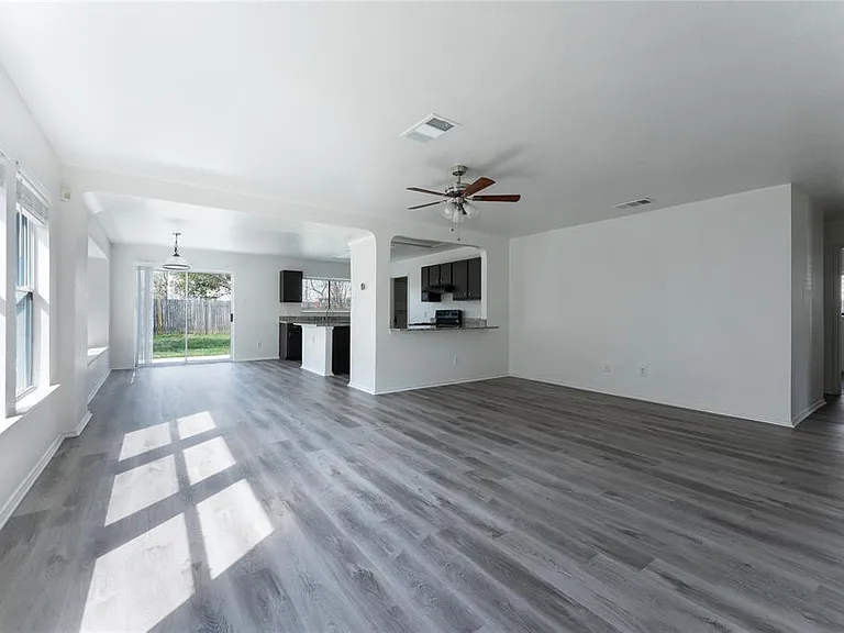 315 E Bello Dr — Photo 3