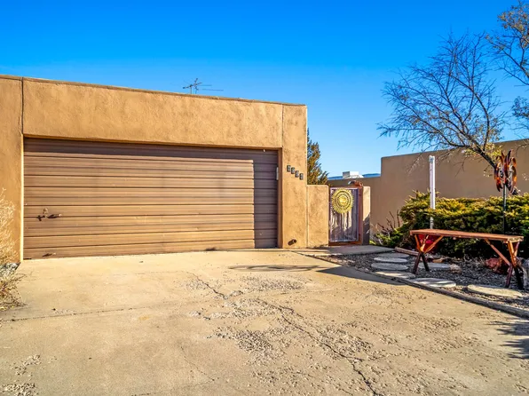 6526 Tahawash St, Cochiti Lake, NM 87083