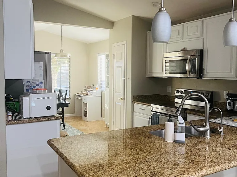 743 W Oxford Ln — Photo 7