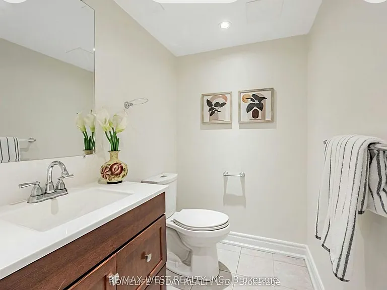 Valley Ridge Cres — Photo 9