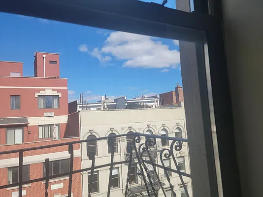 Rented by Chartwell Manhattan Realty | media 14