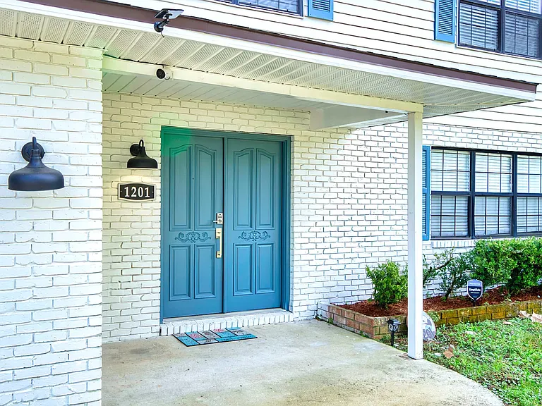 Winterhawk Dr — Photo 86