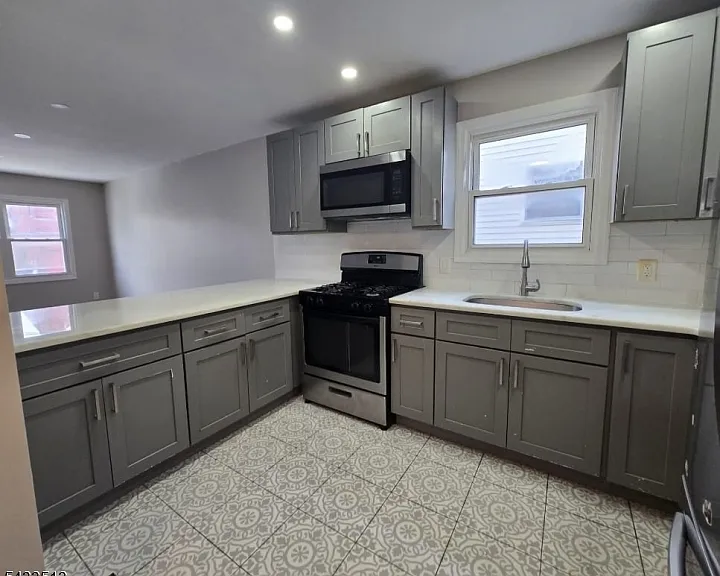 7 Hudson St #2 — Photo 2