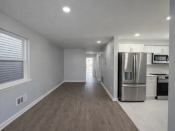 3 bed, 1100 sqft, $2,600 — Photo 2