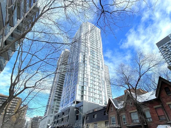 65 Mutual St #906, Toronto, ON M5B 2A9