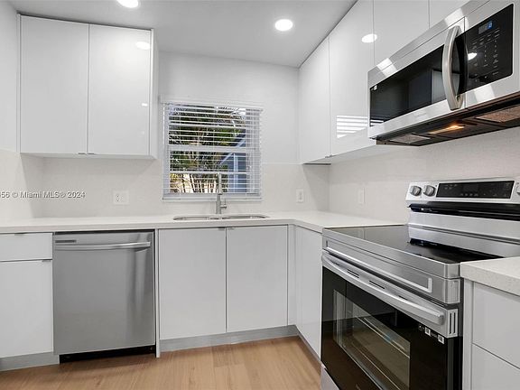 3rd image of 931 SW 83rd Ave