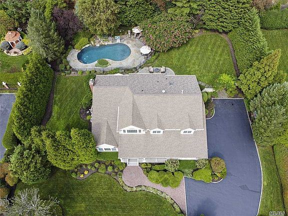 2nd image of 6 Woodbury Farms Dr