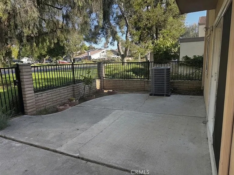 71 Willow Tree Ln — Photo 10