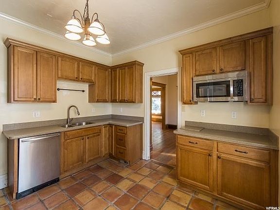 5th image of 1151 E Roosevelt Ave