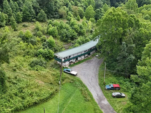 58 Emerald Farm Dr, Fairmont, WV 26554