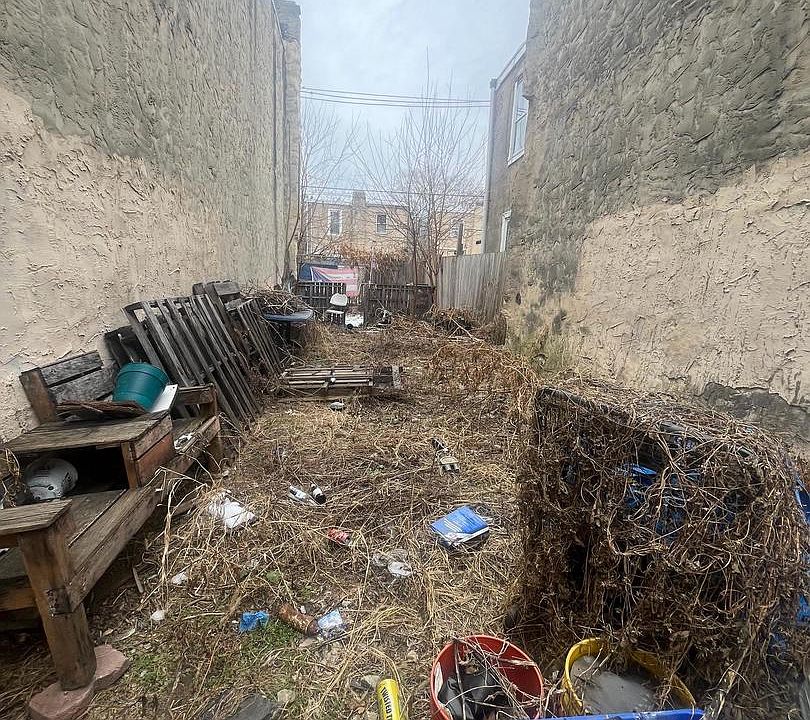 2nd image of 1853 E Ontario St