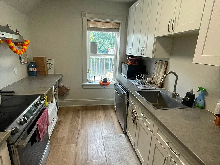 56 Louisa St #1 — Photo 3