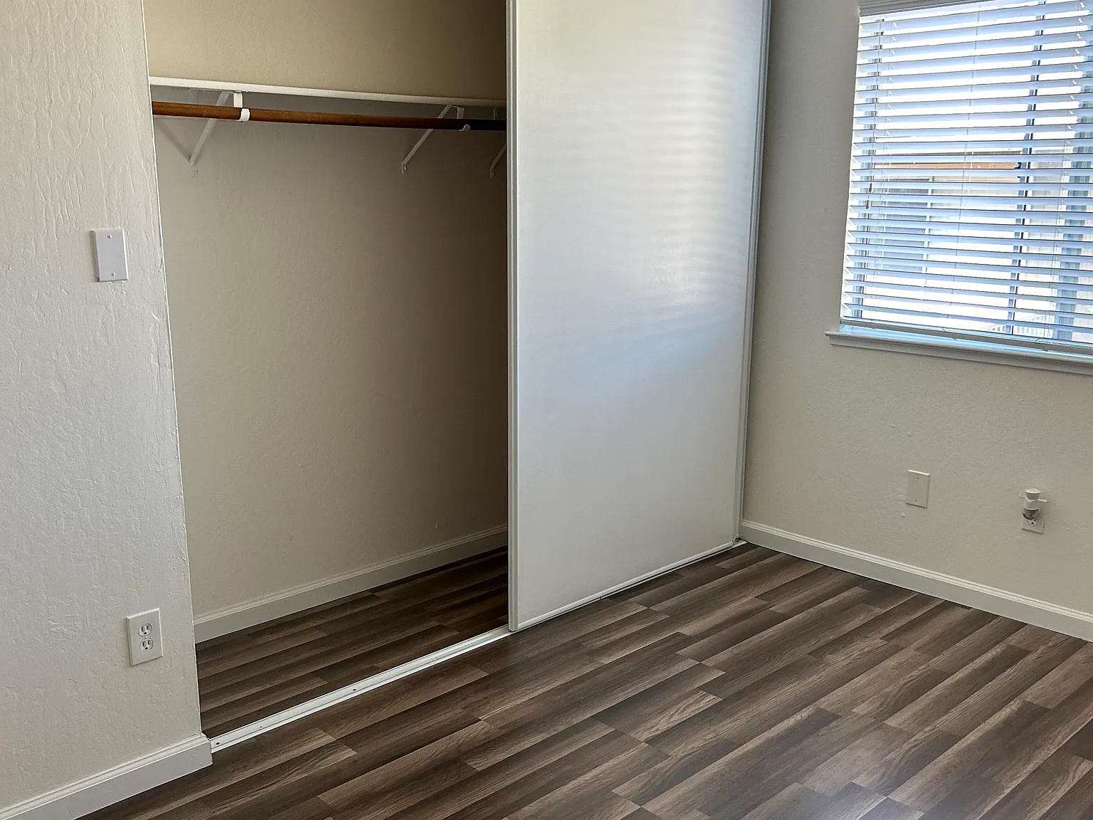 560 Winchester St — Photo 4