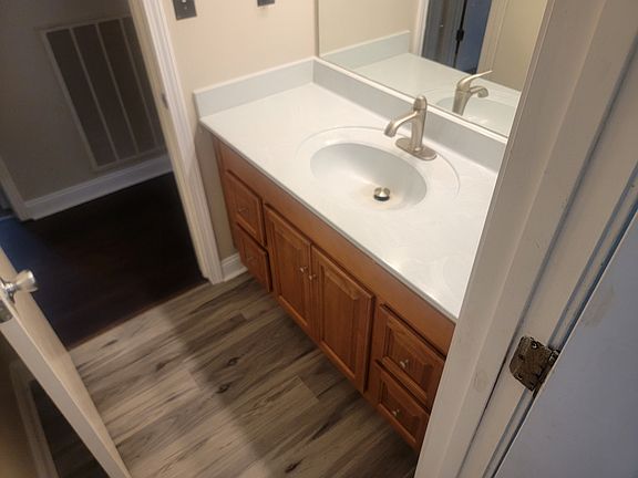 5th image of 368 Manorstone Ln