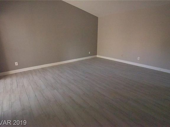 4th image of 271 N Lamb Blvd