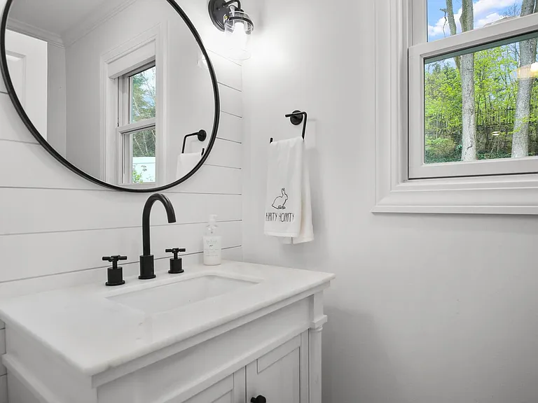24 Nicholas Ave — Photo 11
