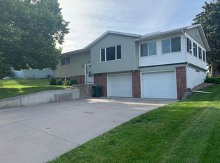 2 Arapahoe Ln, Kearney, NE 68847