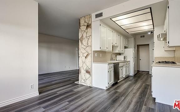 3rd image of 1944 Glendon Ave APT 105