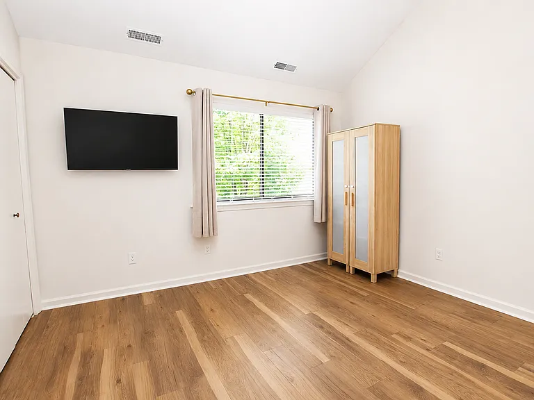 40 Huntington Ct #40 — Photo 8