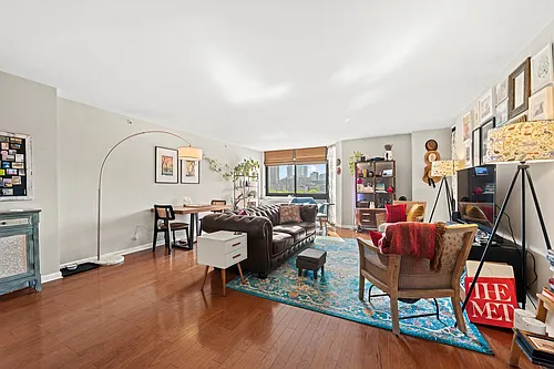 700 Grove St Photo 1