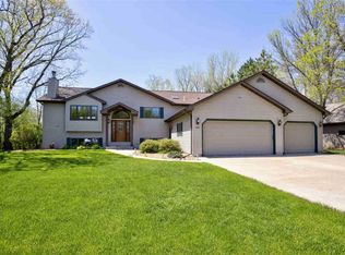 1785 Westbreeze Dr, Oshkosh, WI 54904