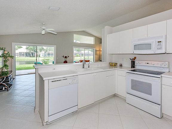 5th image of 7633 Las Cruces Ct