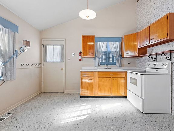 4th image of 408 N Bierman Ave