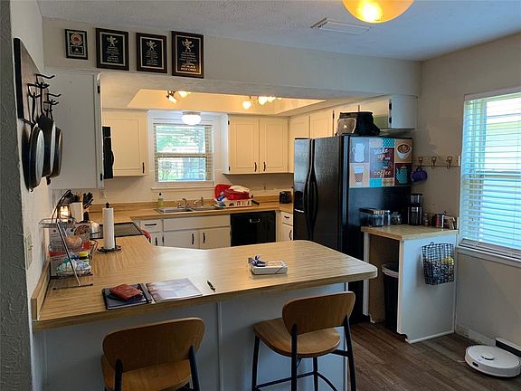 4th image of 2739 Hollandale Ln
