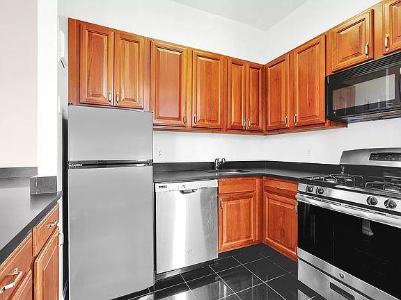 3rd image of 78 W 85th St APT 6D