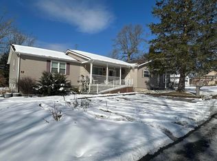 100 Rakes St, Oak Hill, WV 25901