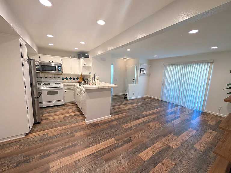 24465 Valle Del Oro #203 — Photo 6