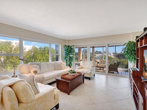 3rd image of 200 Macfarlane Dr N #305