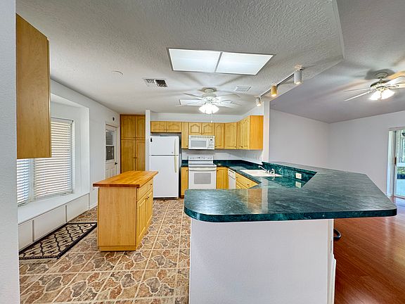 4th image of 21606 Rosewood Ct