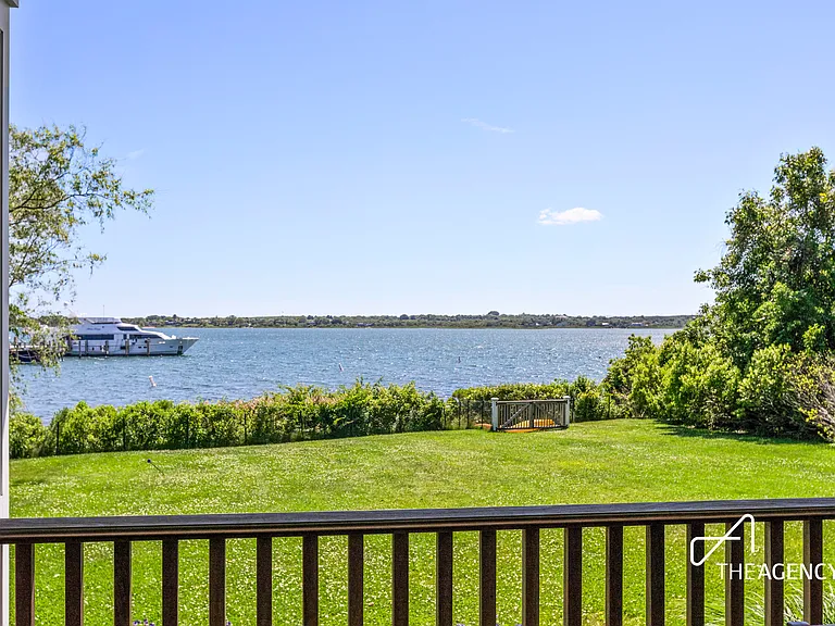 225 E Lake Dr — Photo 7