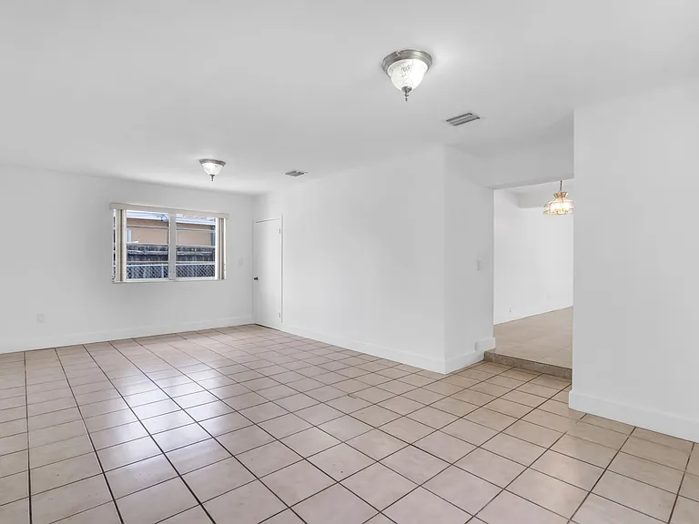 1040 SW 73rd Ct — Photo 16